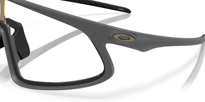 Oakley RSLV OO9484D Matte Carbon/Clear to Black Iridium Photochromic #colour_matte-carbon-clear-to-black-iridium-photochromic